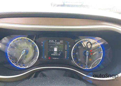 2017 Chrysler Pacifica Touring z USA, uszkodzony, nr VIN 2C4RC1DG7HR561440